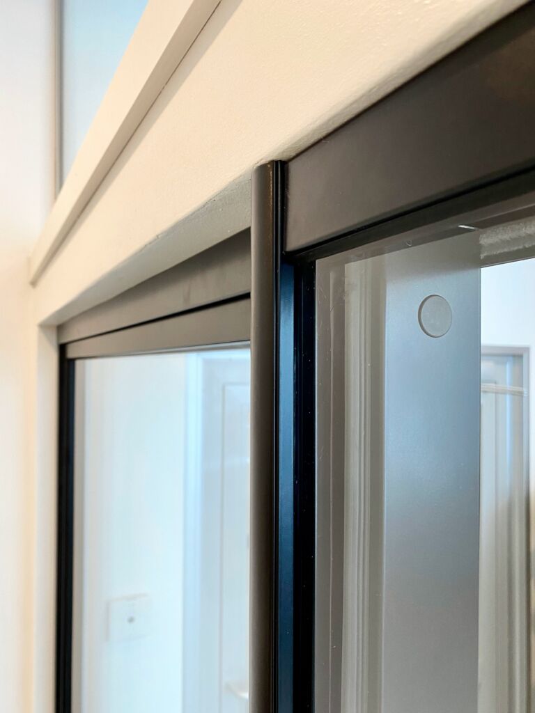 FP-Products bottom edge of the sound-isolating glass sliding door